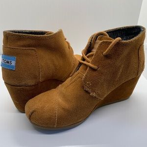 TOMS Suede Desert Wedge Booties Boots, sz 6